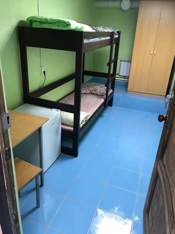 Кровать в общем номере для мужчин в Хостеле Вежливый лось на Бунинской аллее