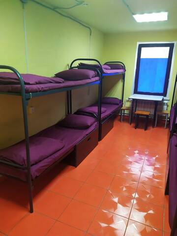 Кровать в общем номере для мужчин в Хостеле Вежливый лось на Бунинской аллее