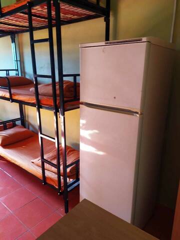 Кровать в общем номере для мужчин в Хостеле Вежливый лось на Бунинской аллее